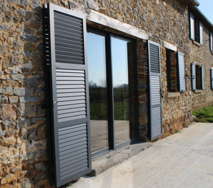 Volets battants personnalisable aluminium RAL 7016 - Menuiseries Bouvet Volets battants personnalisable aluminium RAL 7016 - Menuiseries Bouvet